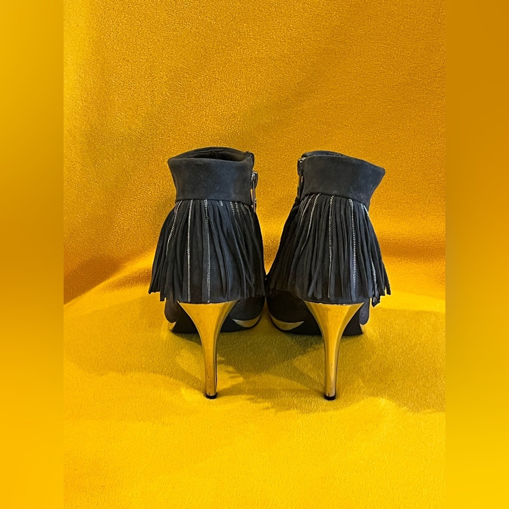 Libby Edelman Peep Toe Fringe Suede Booties w/silver metallic platform. Grey. 7 - Picture 3 of 10